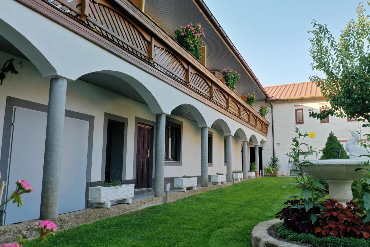Gaestehaus Und Weinbau Zur Wiederkehr Strudler بودرسدورف ام سي المظهر الخارجي الصورة