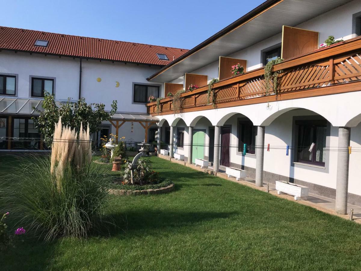 Gaestehaus Und Weinbau Zur Wiederkehr Strudler بودرسدورف ام سي المظهر الخارجي الصورة